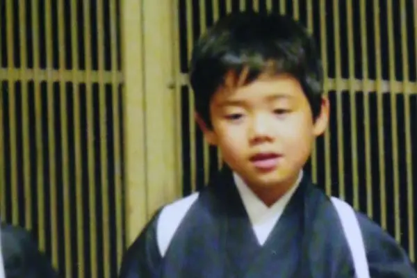 藤井聡太七段「初恋かも…」恩師語る2歳年上少女との思い出 | 女性自身