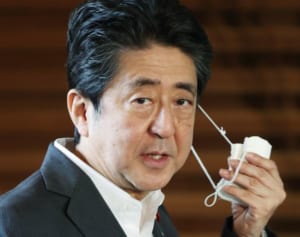感染者急増も政府はGoTo強行…「安倍政権の延命」との指摘も
