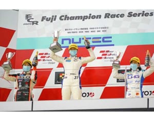 女性限定の自動車レース、沖縄出身の翁長が今季開幕戦Ｖ　豪雨に動じず独走