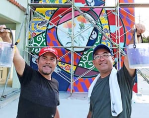 島の魅力、目を引く多色で大壁画に　多良間村「すまむぬたらま」でアルベルト城間さんら制作