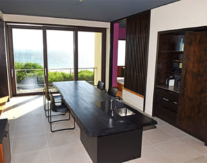 星のや沖縄」本島初開業　「ぜいたくリゾート、非日常体験して」1室10万円超