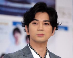 松本潤は涙…キンプリも参加したジャニーさん一周忌法要の裏側