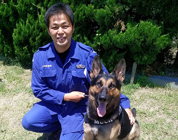 行方不明者を3回見つけた犬も…高齢者“徘徊”救う警察犬