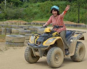 「ワイルド・バギー」で童心に帰る！神戸の旬な冒険スポット