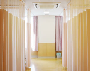 「コロナは陰謀」…“偽情報”信じた男性の妻が感染して死亡