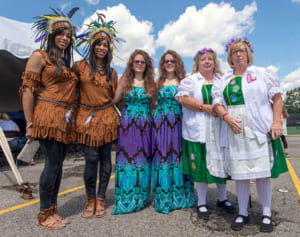 双子の兄弟と結婚した双子の姉妹、そろって妊娠