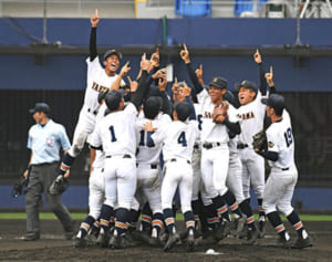 八重山が「夏」初の頂点　KBCに4-2　沖縄県高校野球大会