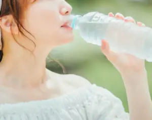 熱中症対策で“水がぶ飲み”に罠…「水中毒」を医師が警鐘