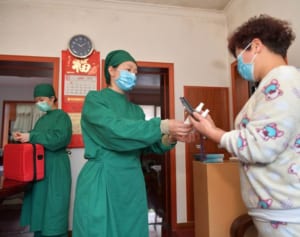 「夫は床で就寝、お風呂は最後」急増する妻への感染防ぐには