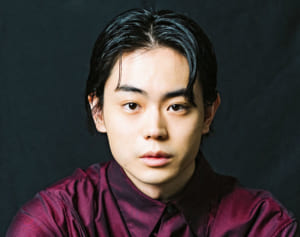 菅田将暉　映画『糸』で父親役「“娘”が容赦なく甘えてきて…」