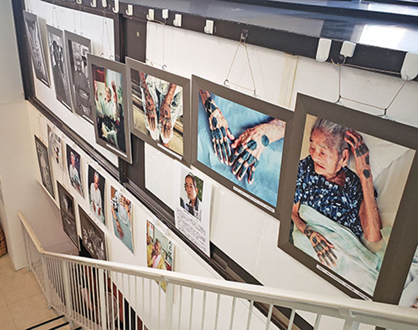 沖縄女性の入れ墨「ハジチ」写真展　東京で開催　消えた伝統風習を記録