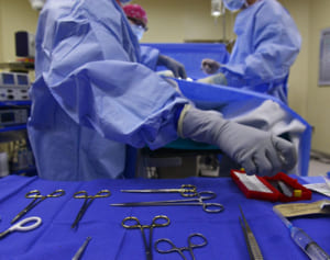 薬物中毒を克服した女性、自身を逮捕した警官に腎臓を提供