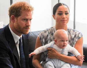 ヘンリー＆メーガン夫妻 アフリカ訪問の渡航費に批判の声