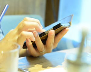 夫はなぜ妻のLINEに返信しないのか、理由を専門家が解説