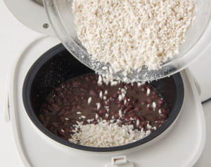 米麹の力で自然な甘み　美肌にもいい「発酵あんこ」の作り方