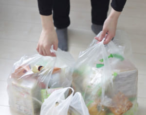 支援物資は栄養が偏りがち…備えておきたい基本の非常食