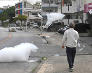 泡消火剤流出、米軍のバーベキューが原因　格納庫近くで装置作動