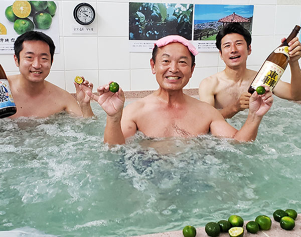 「シークヮーサー湯」東京の銭湯に　名護市長、ひと肌脱いでPR