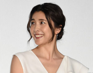 竹内結子さん 中居正広も絶賛、幻の歌手デビュー曲が再評価へ