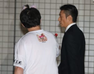 マスコミ注意動画で話題のYouTuberが伊勢谷被告に突撃し連行