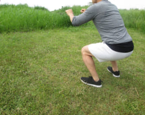 脳内科医が考えた「認知症を予防する8の字スクワット」