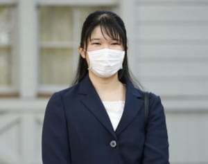 愛子さまに待つ青春の大学生活 陛下は池に投げ込まれたことも