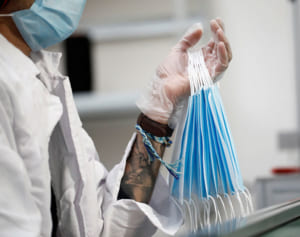 マスク未着用を注意した医療関係者、地下鉄で暴行受け重傷