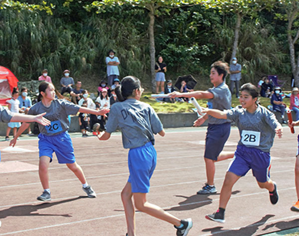 「前の学校リレー」最後は一緒にゴール　統合うんな中学校で初の体育祭　恩納村