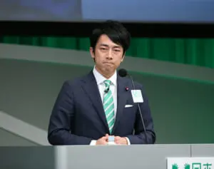 「天才なんじゃ」小泉進次郎議員　サーフィンで処理水の安全性PR！集まる賞賛