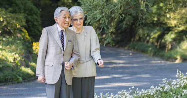 皇后宮美智子さまと四季の花ばな 希少・書籍】皇后宮 美智子様と四季の