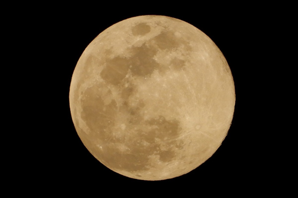 満月にイライラ…「月の満ち欠け」が心と体に与える影響とは 女性自身