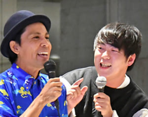 ウーマン村本さんが飛び入りでネタ披露　「不満はコメディーの始まりだ」　まーちゃんのニュースペーBar