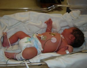 小児ICUで赤ちゃん抱っこし続けたボランティア、86歳で亡くなる