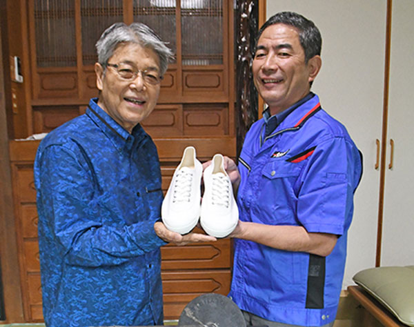 復刻版シューズで2度目聖火リレーへ　64年東京五輪で届かなかった靴　アサヒシューズが寄贈