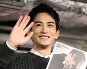 町田啓太1st写真集重版に「驚きと感謝」発売後1年で