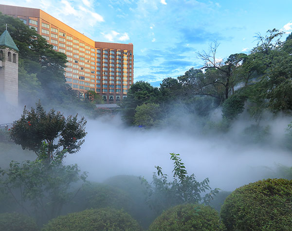 東京の歴史あるホテル「椿山荘」で幻想的な庭園景色を