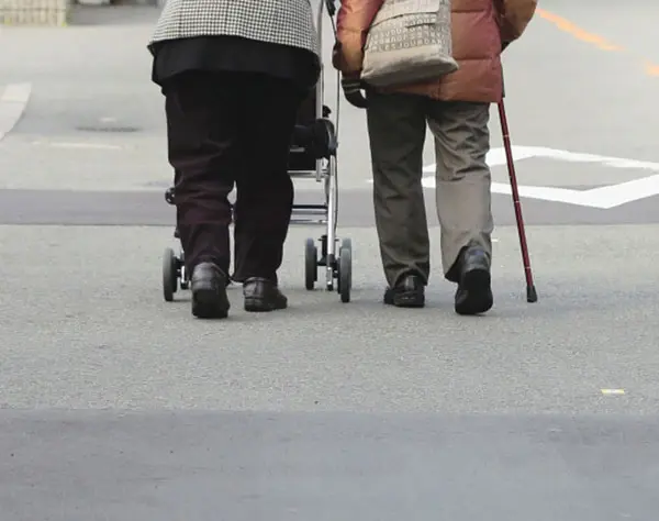 「老後資金2000万円」を真に受けるとかかりやすい“あやしい話”