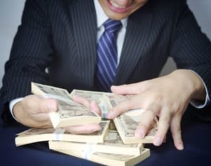 学歴も職業も財力もすべて嘘　外資系金融マン夫は契約警備員