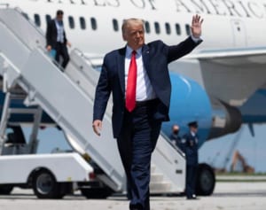 トランプ氏 落選後の悪あがき…訴追逃れで国外逃亡の可能性も