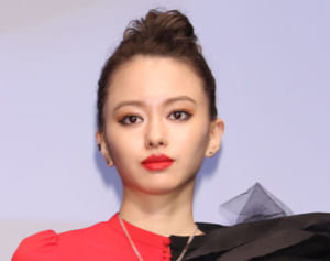 伊藤健太郎とは別れない！恋人・山本舞香が家族会議で猛反発