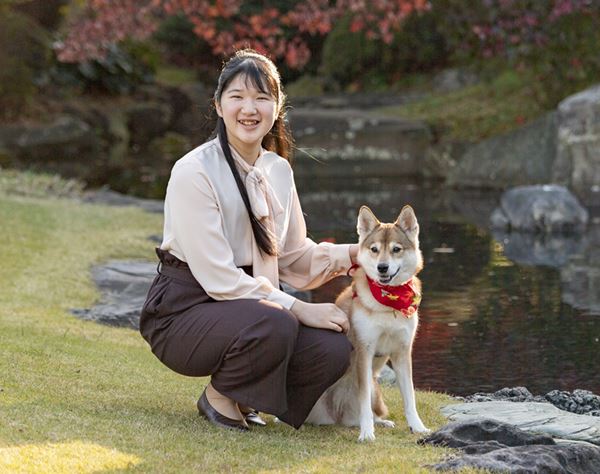 愛子さまと愛犬・由莉の11年…お誕生日もツーショット撮影