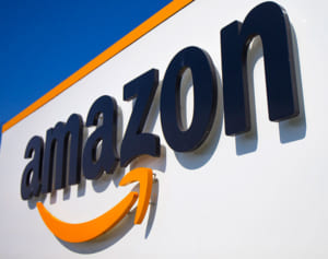 窓に息を吹きかけて…Amazonドライバーの奇妙な行動が話題