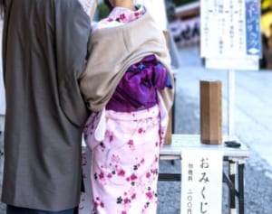 初詣でのおみくじは「スマホで引く！」人気寺社の取り組み