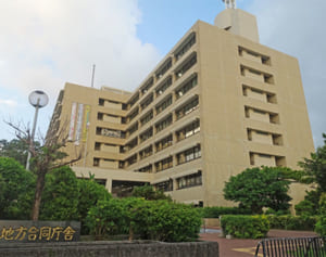 「おまえを殺す」走行中に運転手を脅迫し暴行　タクシーと現金を奪った海兵隊員を起訴