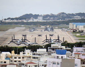 12月13日に沖縄で起きたこと　小学校に米軍ヘリの窓落下3年　オスプレイ墜落4年…相次ぐ米軍機の事故