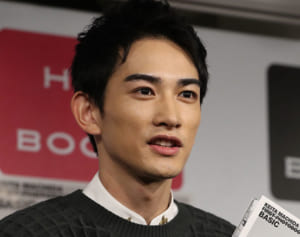 町田啓太1st写真集が5万部突破　チェリまほ効果で重版続き5刷