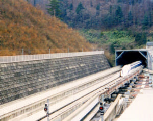 伝説のCMから31年…牧瀬里穂の変わらぬ美しさが話題に