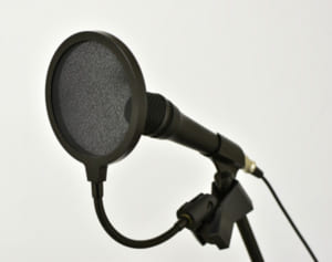 キートン山田が引退へ…声優業を支えた32歳年下妻との出会い