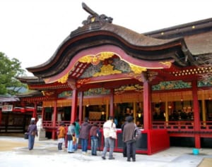 占い師・水晶玉子が提案「初詣は歩いて行ける地元の神社へ」