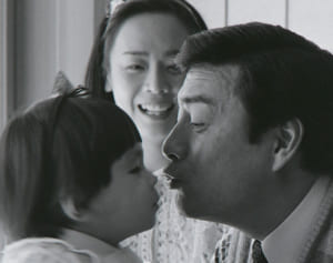 【ほっこり写真館】高橋英樹＆真麻、19年の時を超えた「父娘のキス」